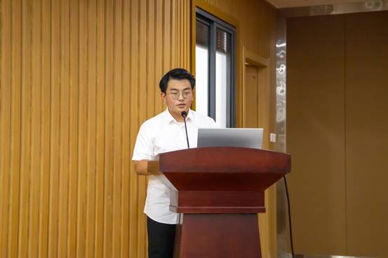 说明: C:\Users\Administrator\AppData\Local\Microsoft\Windows\INetCache\Content.Word\9.15法学院开学第一课大媒王乾龙 (8).jpg