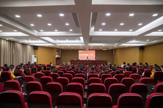 说明: C:\Users\Administrator\AppData\Local\Microsoft\Windows\INetCache\Content.Word\9.15法学院开学第一课大媒王乾龙 (3).jpg