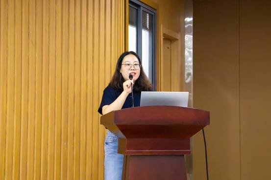 说明: C:\Users\Administrator\AppData\Local\Microsoft\Windows\INetCache\Content.Word\9.15法学院开学第一课大媒王乾龙 (6).jpg