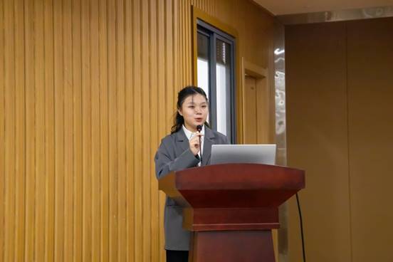 说明: C:\Users\Administrator\AppData\Local\Microsoft\Windows\INetCache\Content.Word\9.15法学院开学第一课大媒王乾龙 (10).jpg